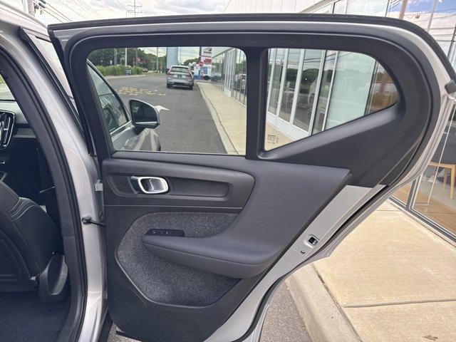 Certified 2025 Volvo XC40 B5 Plus AWD/4WD image 11