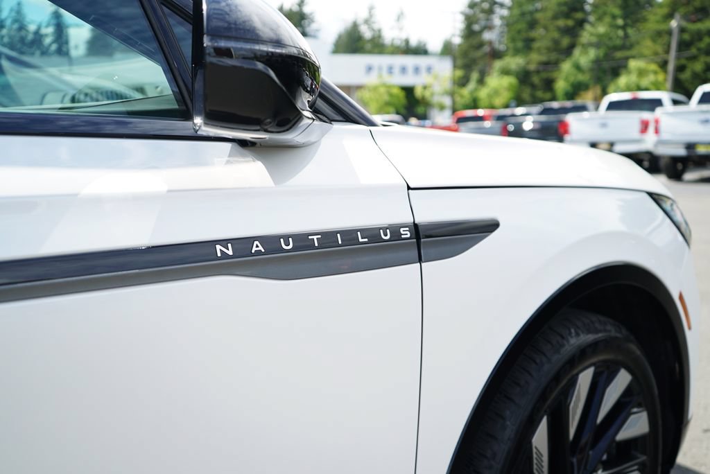 Used 2025 Lincoln Nautilus Reserve AWD/4WD image 37