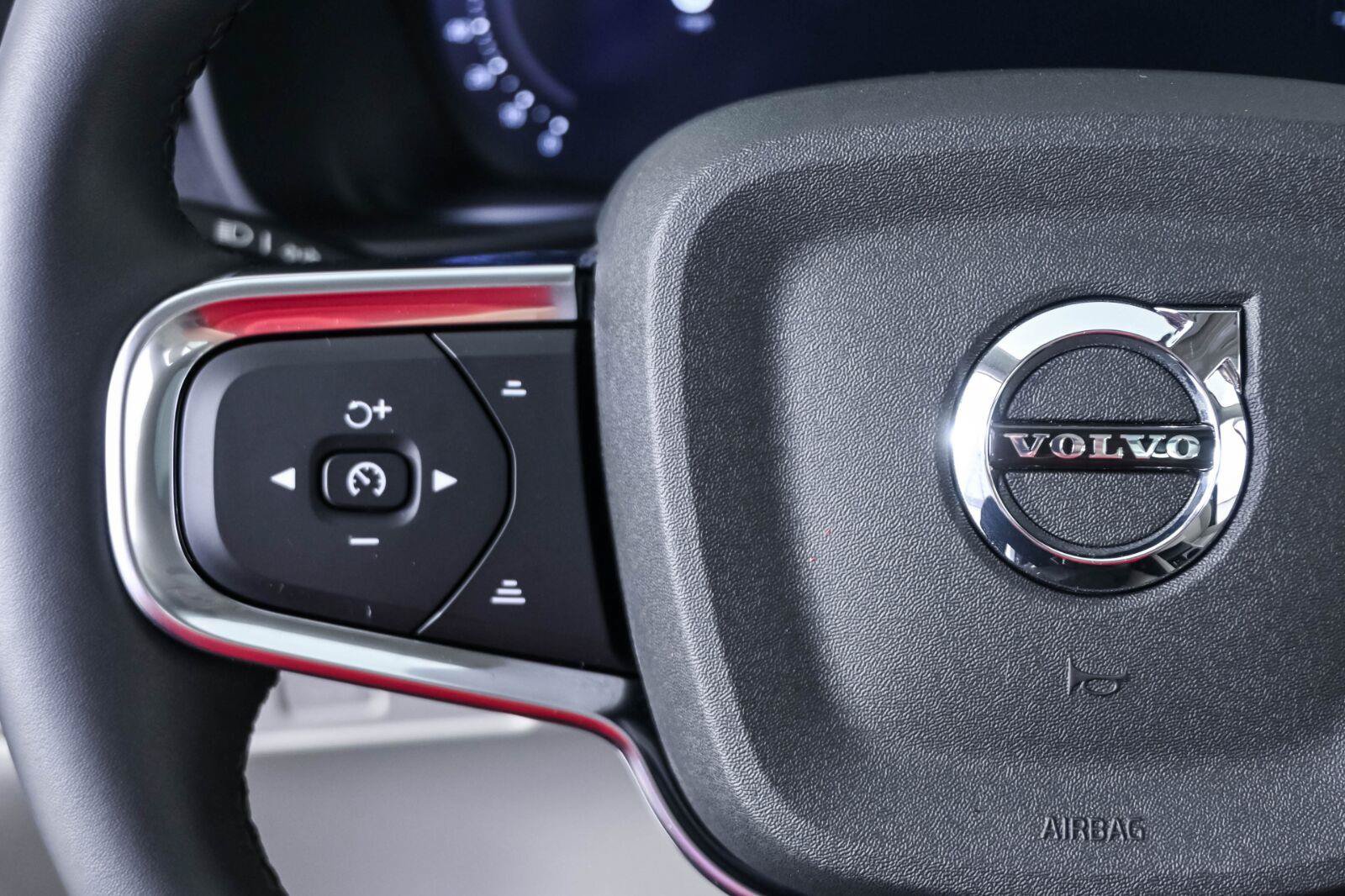 Certified 2024 Volvo XC40 B5 Plus w/ Protection Package Premier AWD/4WD image 10