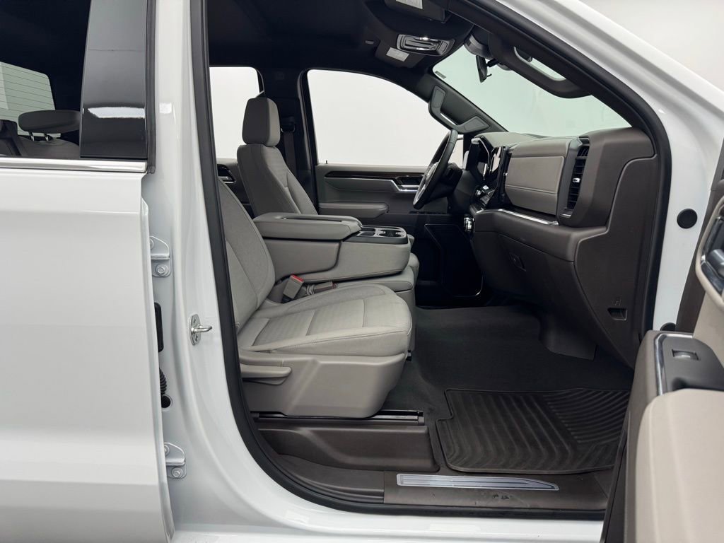 Used 2025 GMC Sierra 1500 SLE image 32