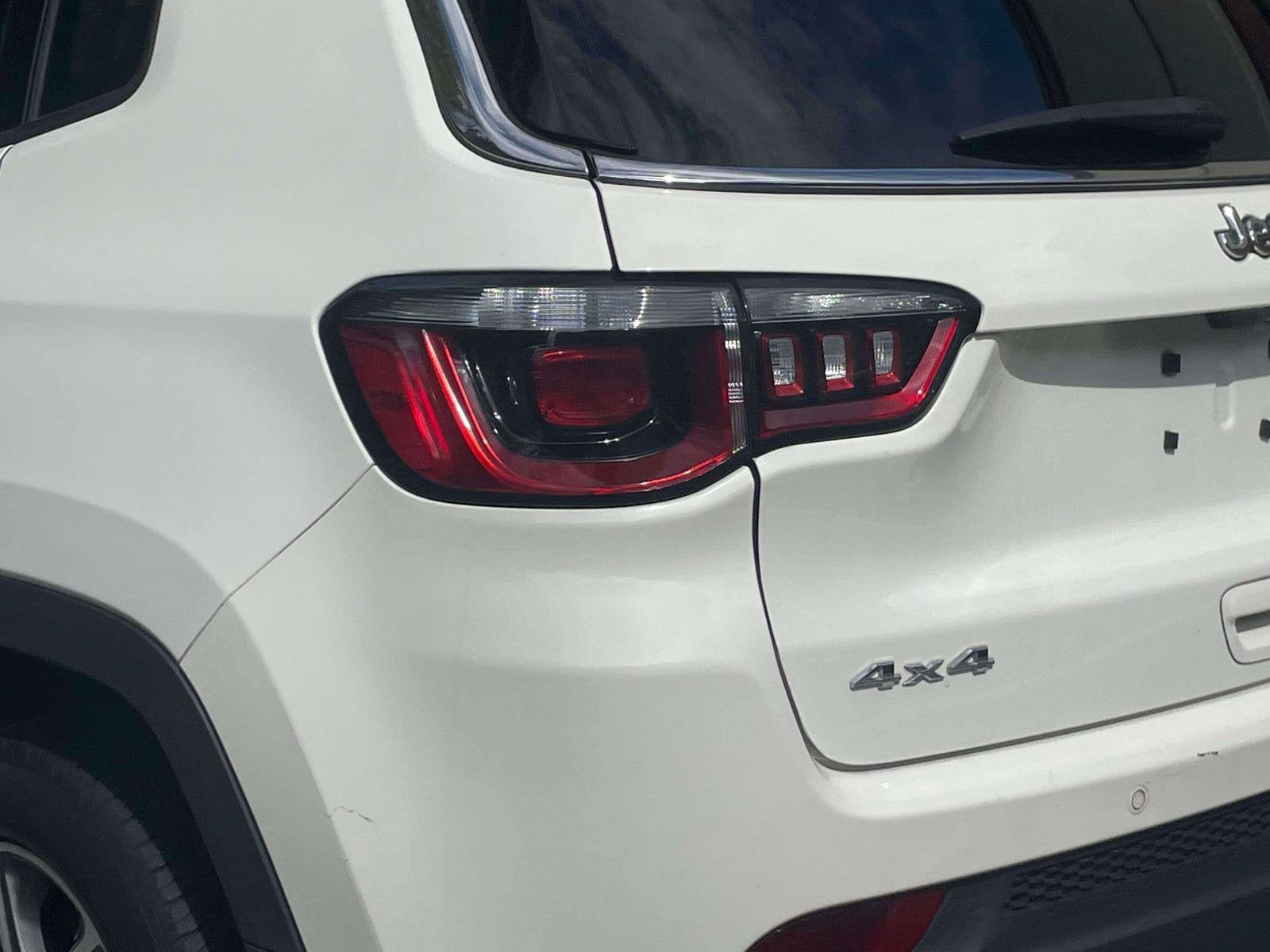 Used 2020 Jeep Compass Latitude AWD/4WD image 11