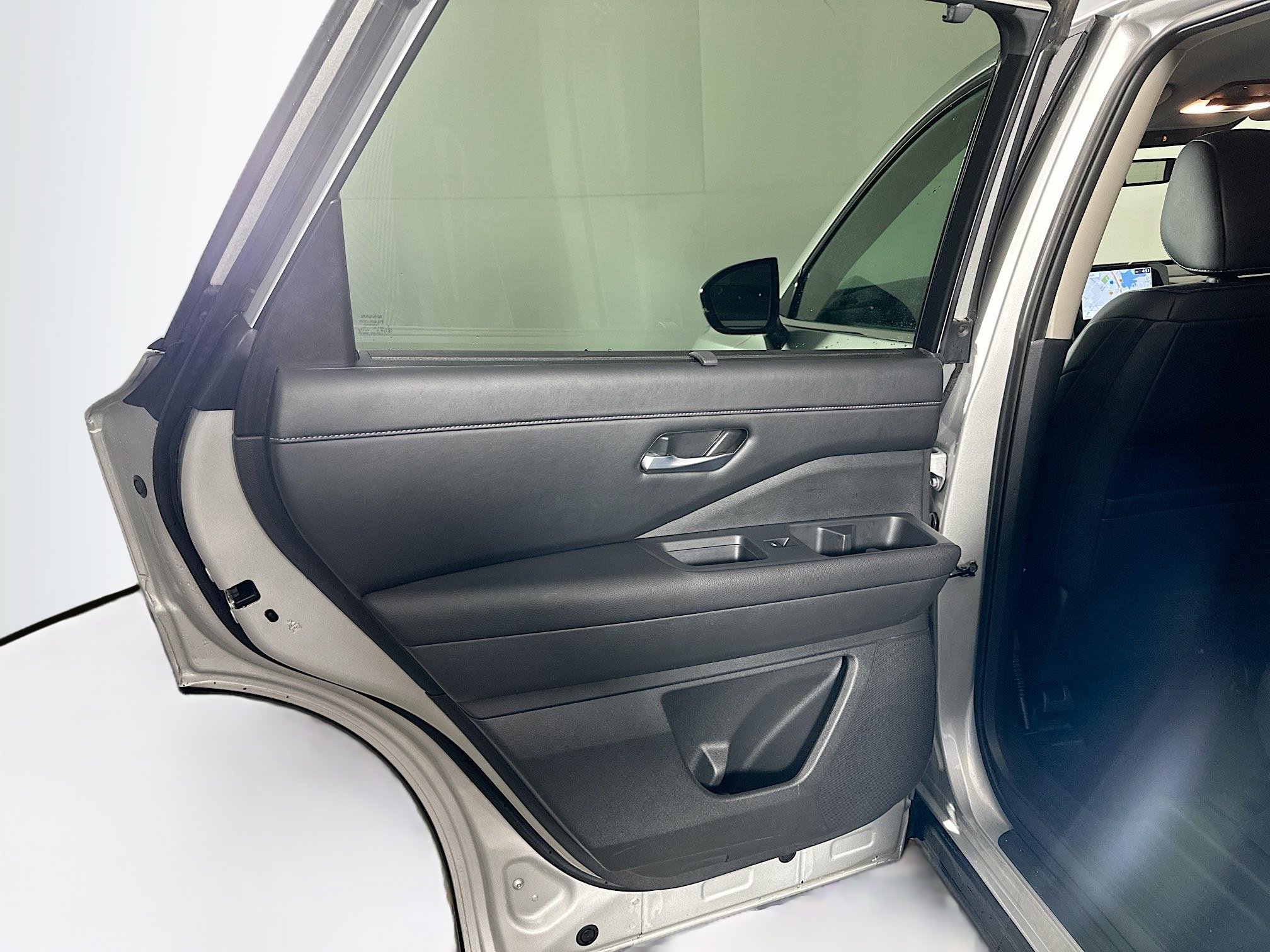 Used 2025 Nissan Pathfinder SL image 27