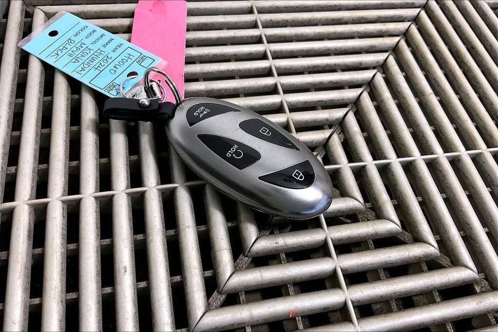 Used 2024 Hyundai Kona SEL FWD image 11