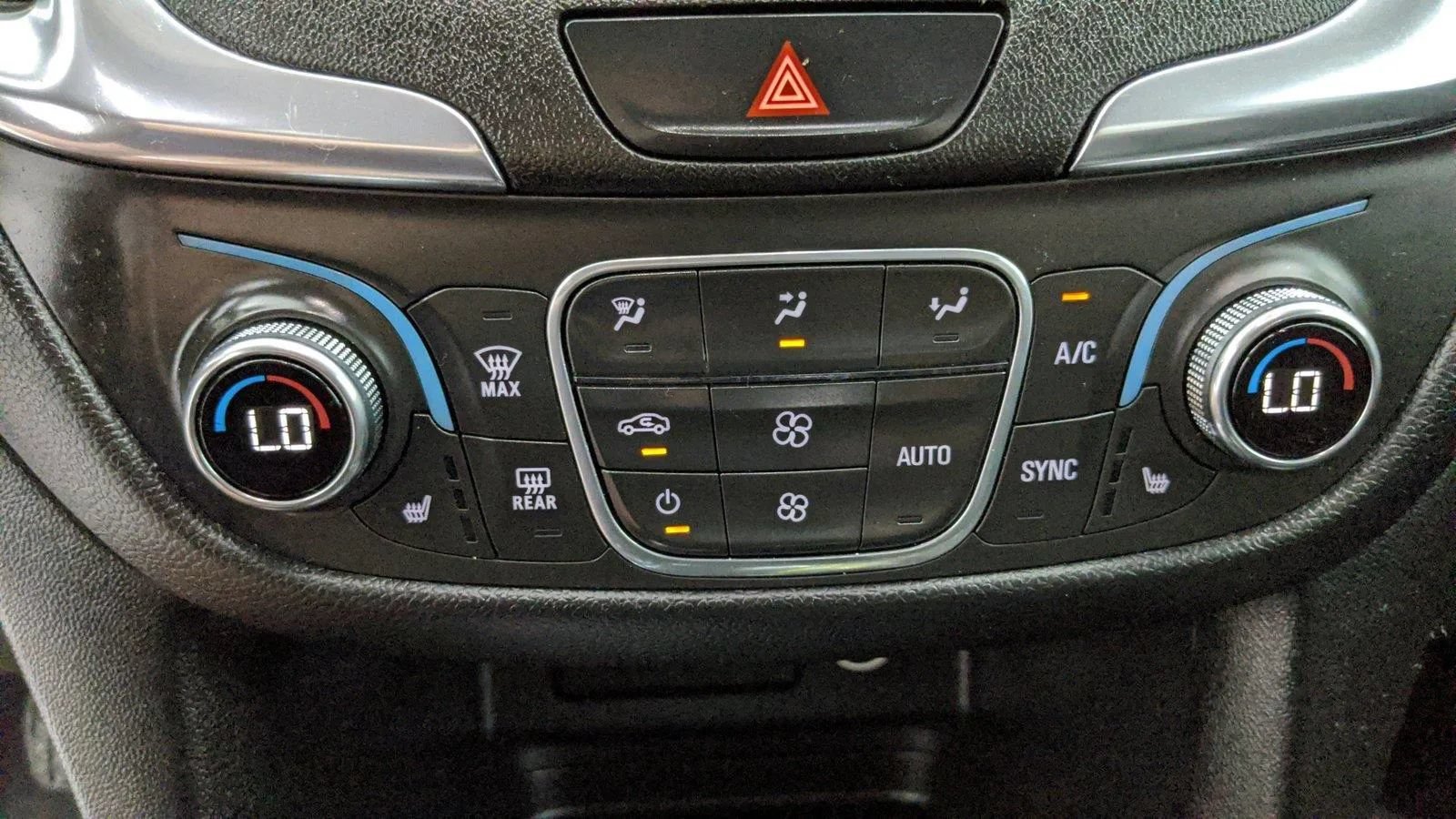 Used 2020 Chevrolet Equinox LT FWD image 42