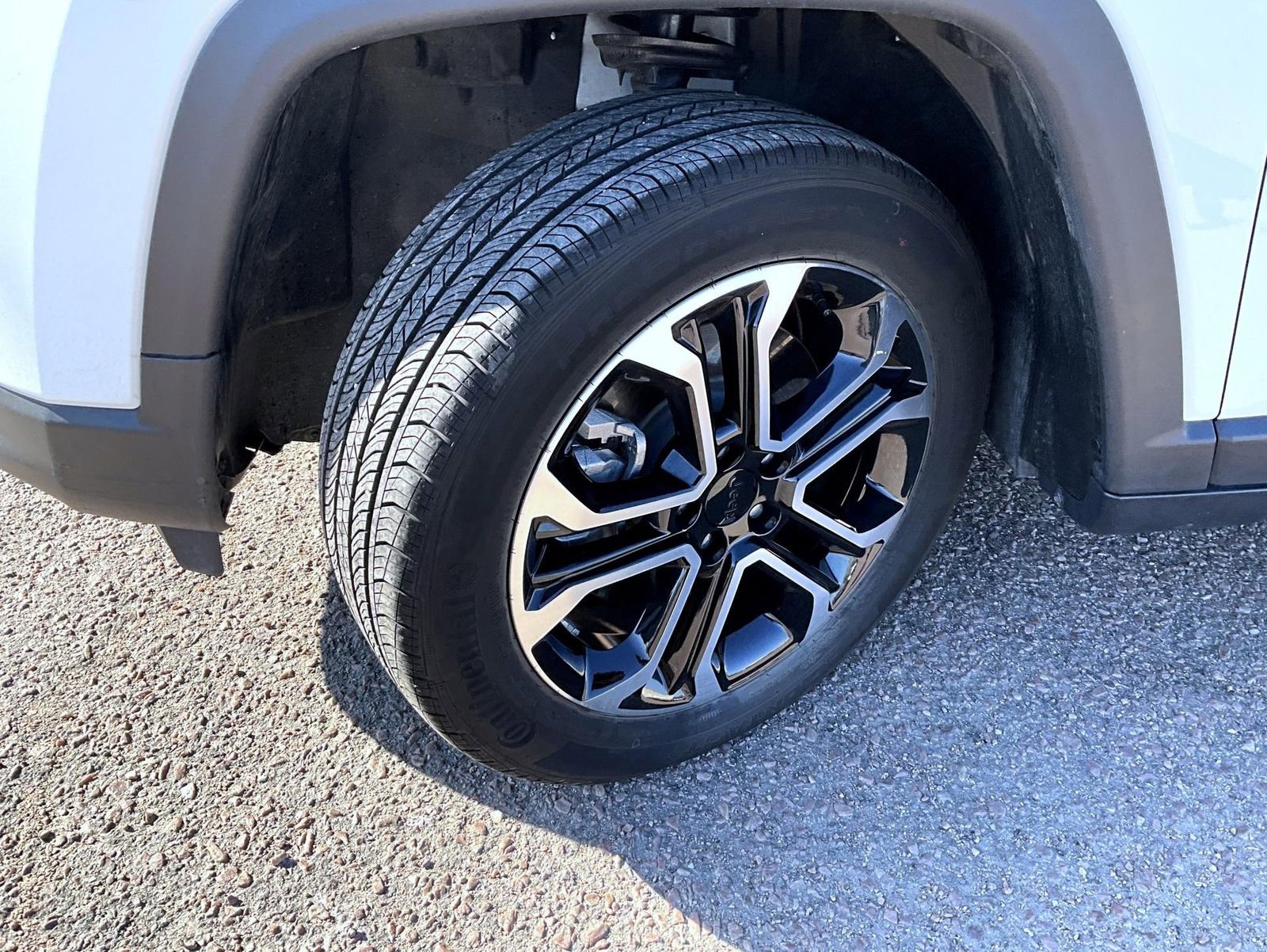 Used 2023 Jeep Compass Limited image 23