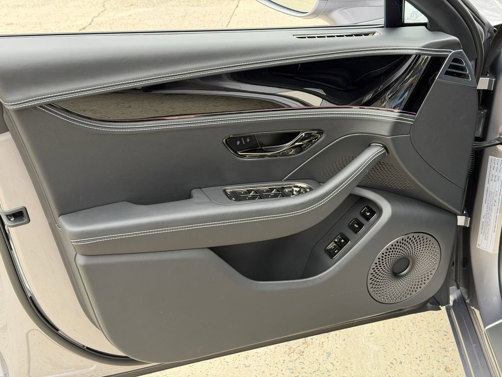 New 2026 Bentley Flying Spur Plug-In Hybrid image 15