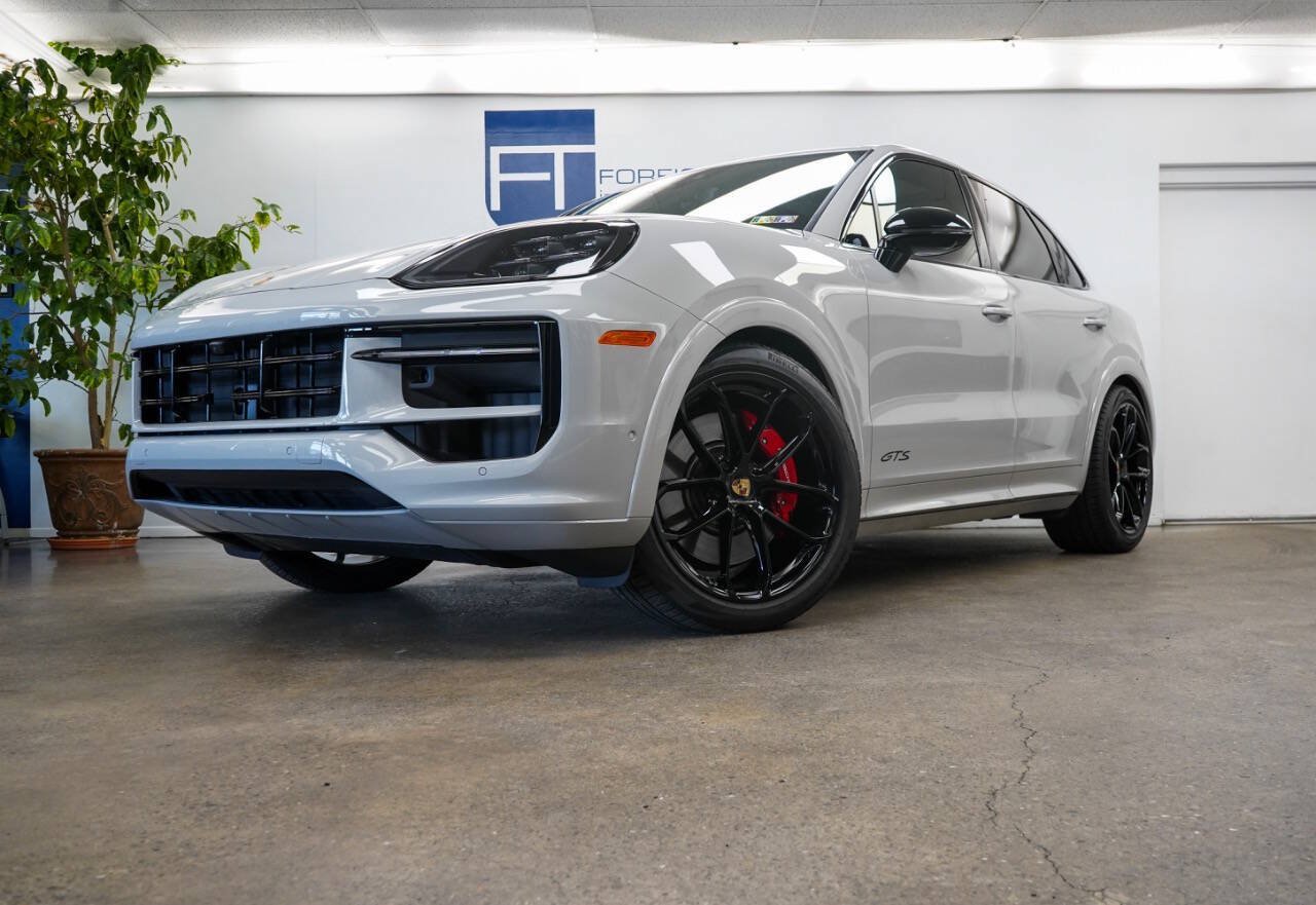 Used 2025 Porsche Cayenne GTS AWD/4WD image 33