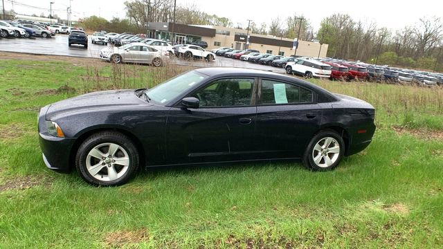 Used 2012 Dodge Charger SE RWD image 3