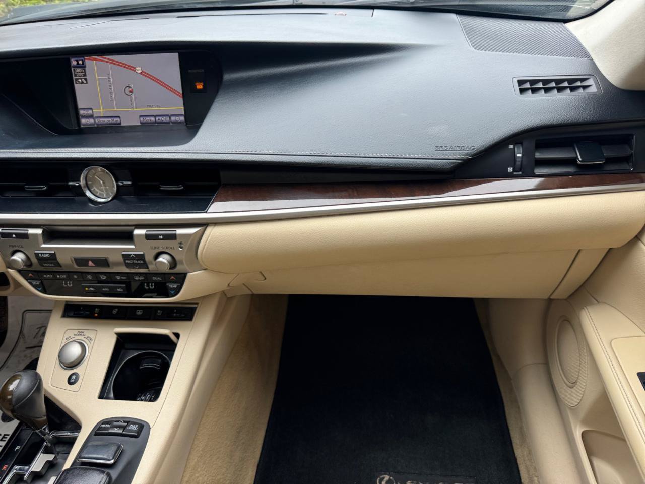 Used 2014 Lexus ES 350 w/ Luxury Package FWD image 23