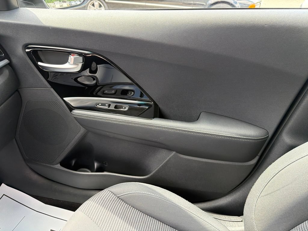 Used 2022 Kia Niro LXS FWD image 25