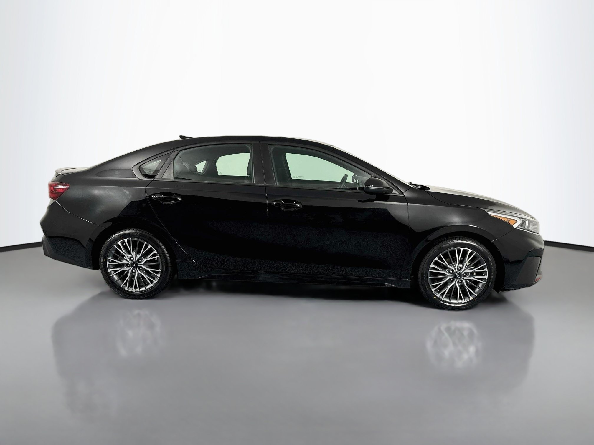 Used 2023 Kia Forte GT-Line w/ GT-Line Technology Package FWD image 4