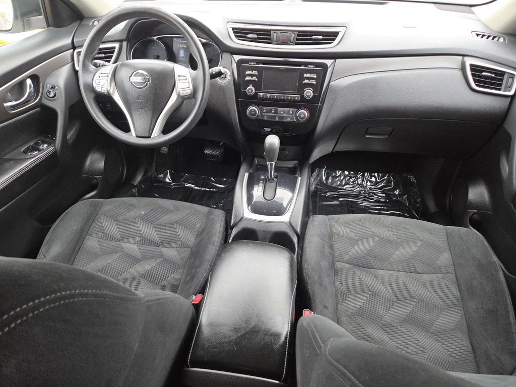 Used 2016 Nissan Rogue SV image 18