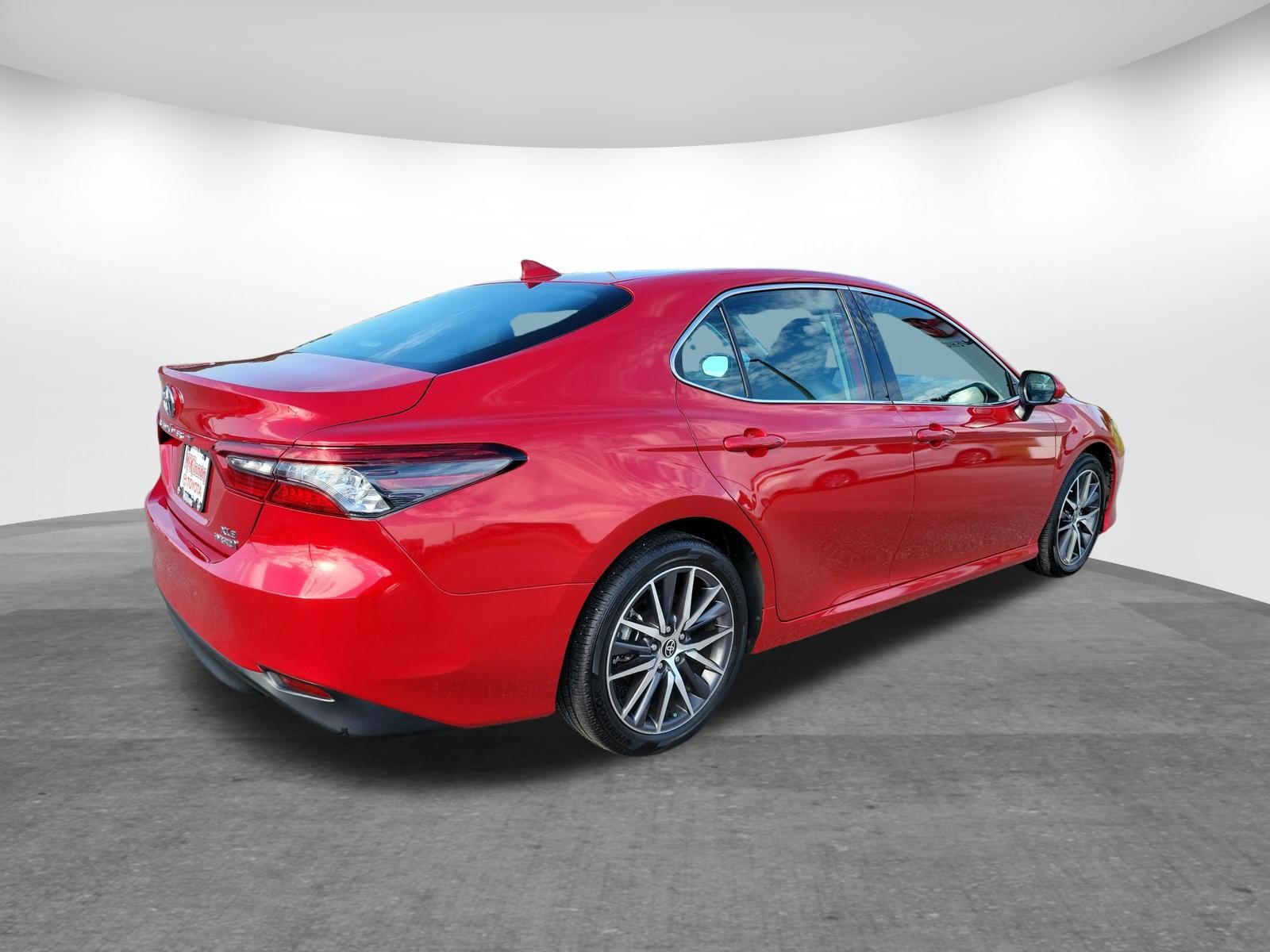 Used 2023 Toyota Camry XLE FWD image 5