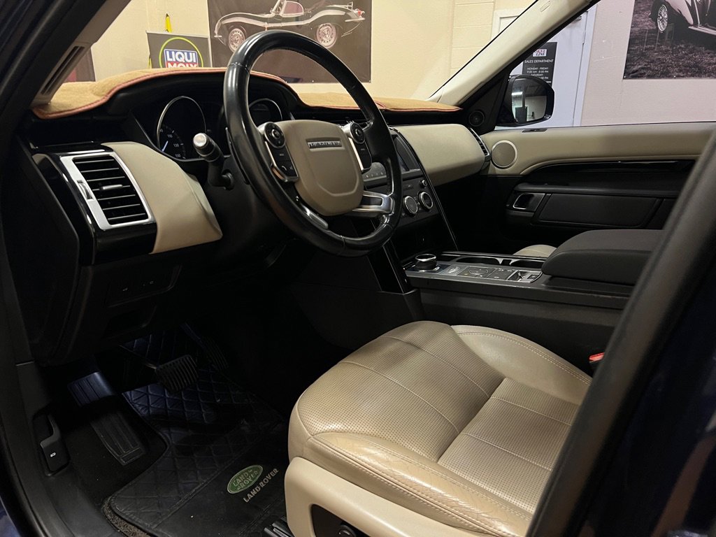 Used 2018 Land Rover Discovery SE image 30