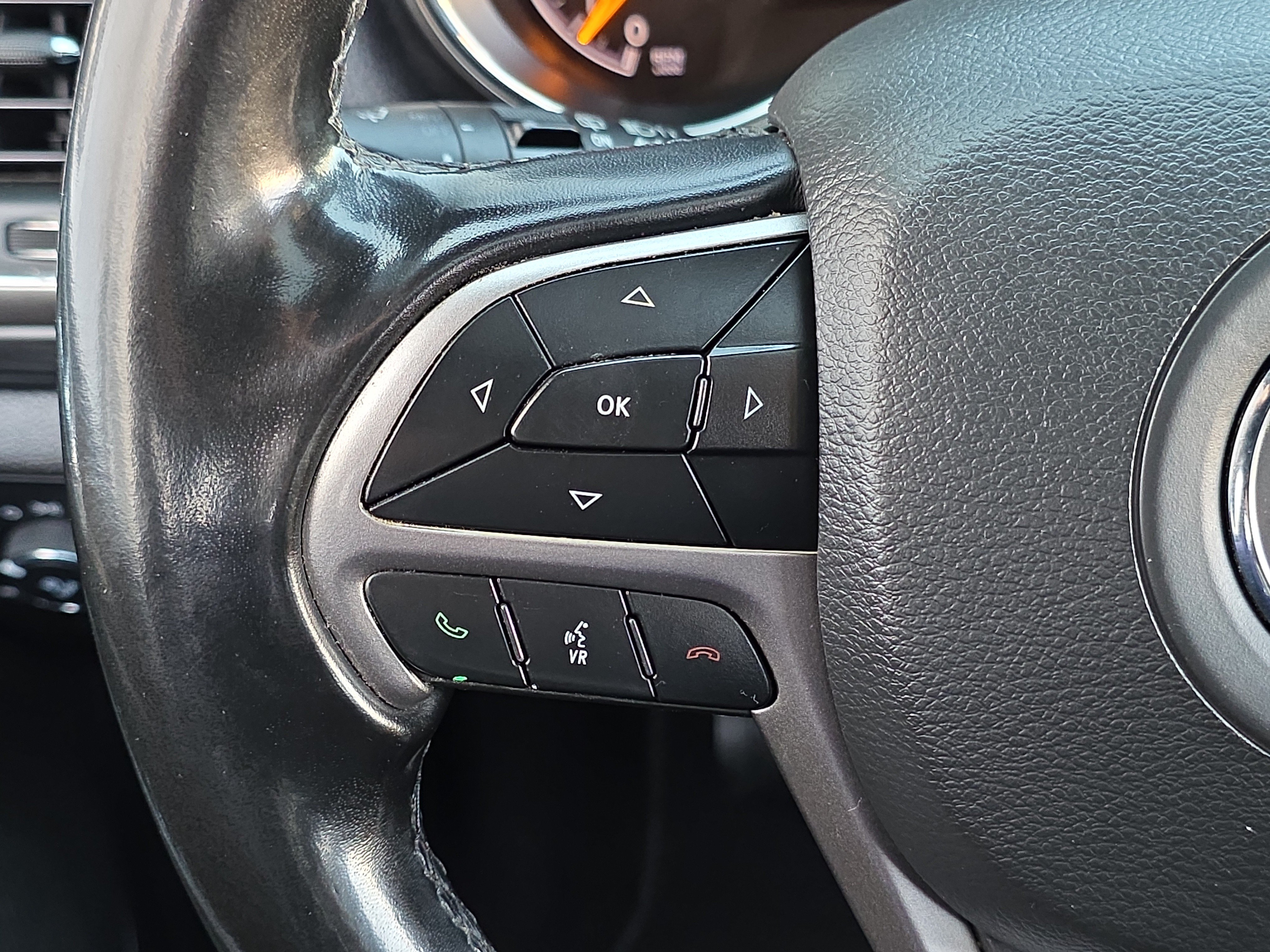 Used 2021 Jeep Grand Cherokee Laredo RWD image 15