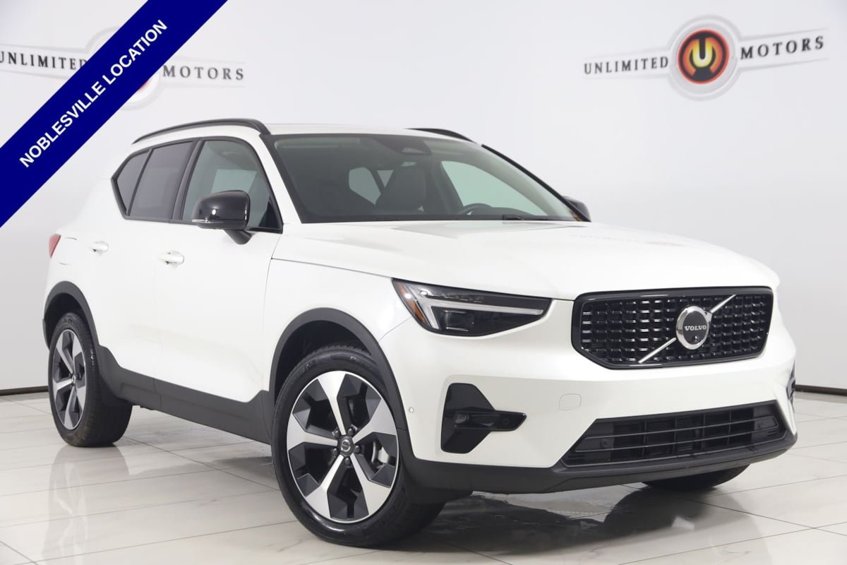 Used 2026 Volvo XC40 B5 Plus AWD/4WD image 1