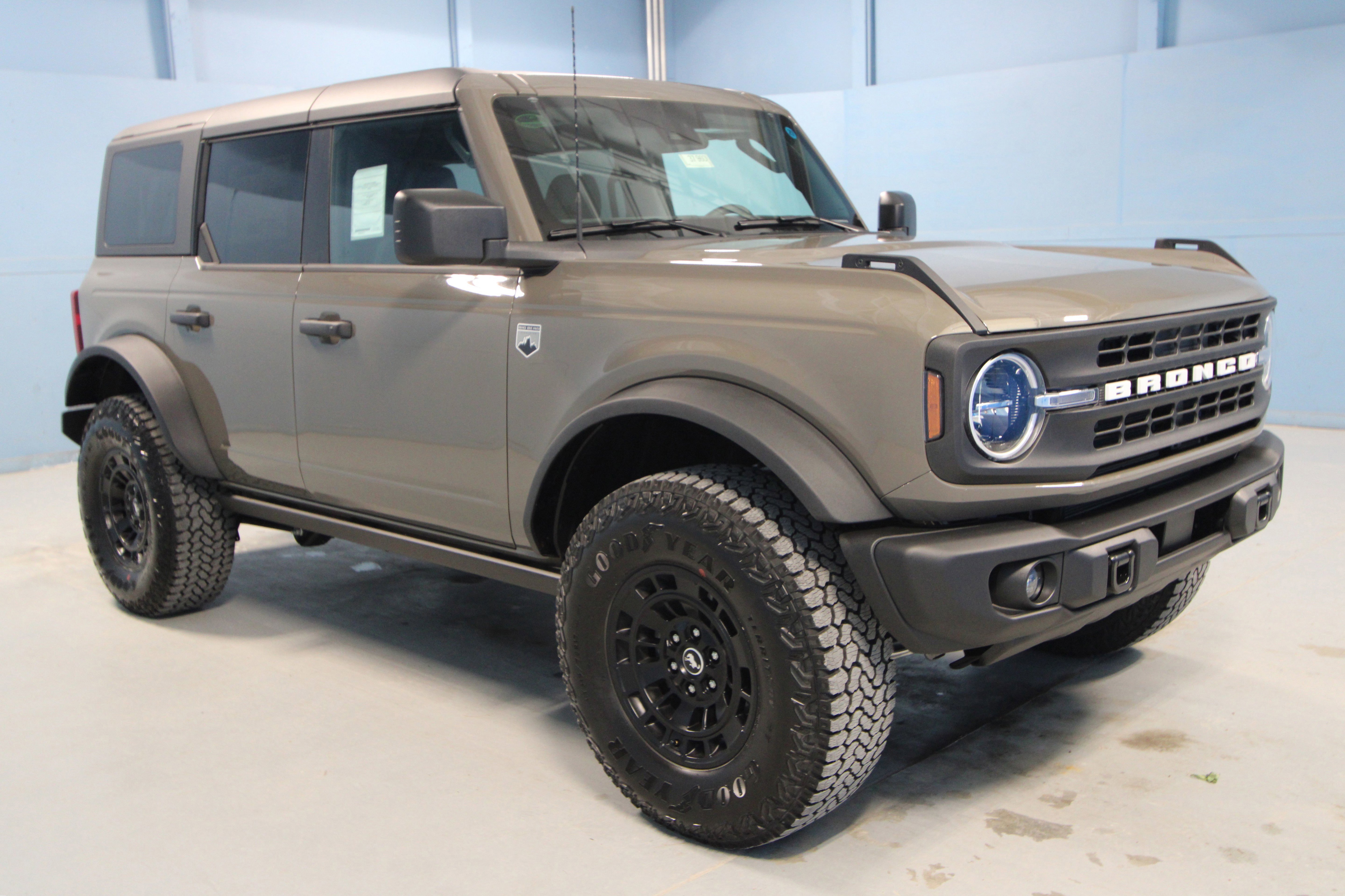 New 2026 Ford Bronco Big Bend w/ Black Diamond Package AWD/4WD image 1