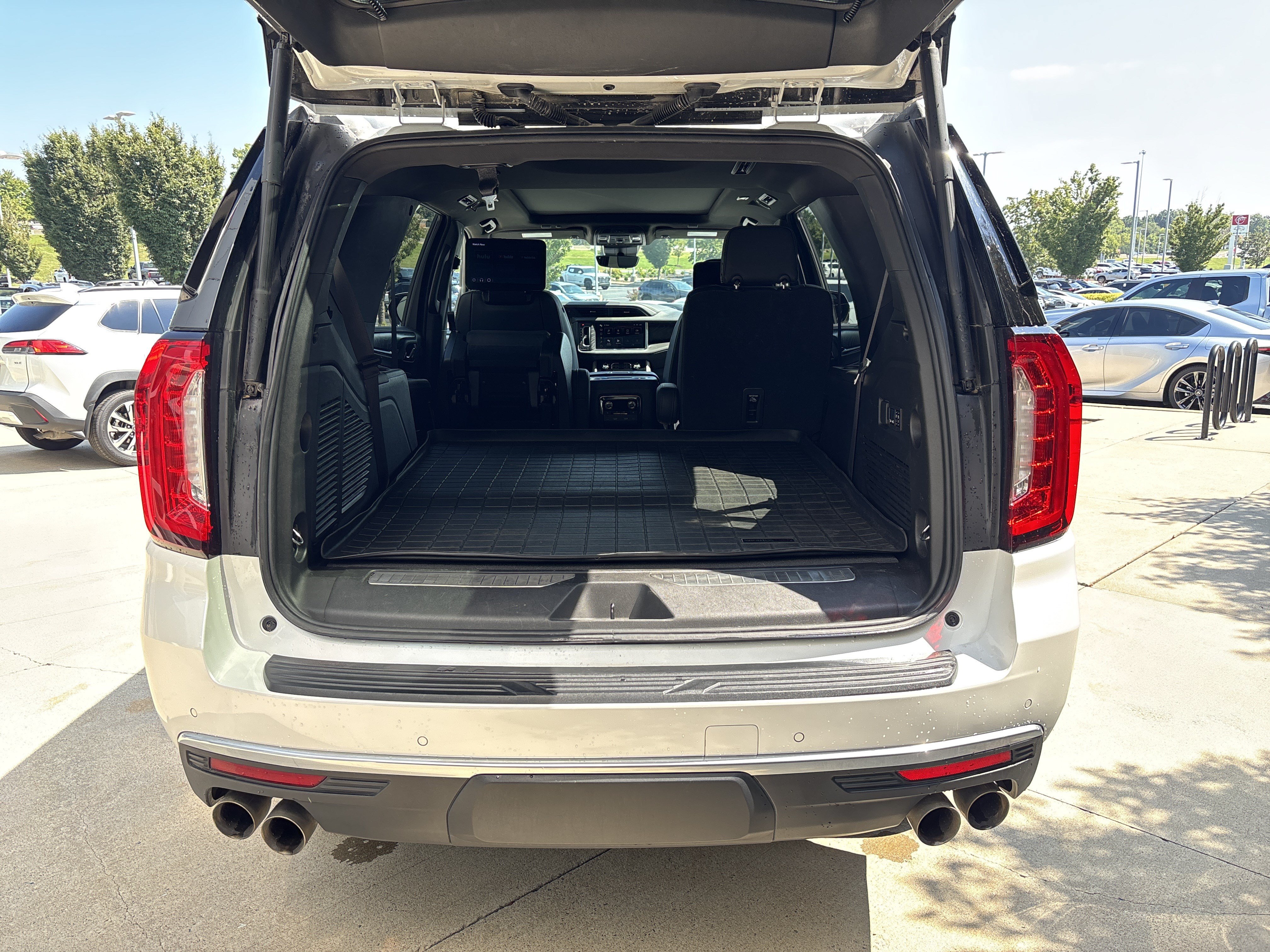 Used 2024 GMC Yukon Denali w/ Denali Reserve Package AWD/4WD image 28