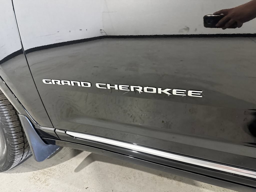 Used 2022 Jeep Grand Cherokee Summit w/ Luxury Tech Group V AWD/4WD image 32