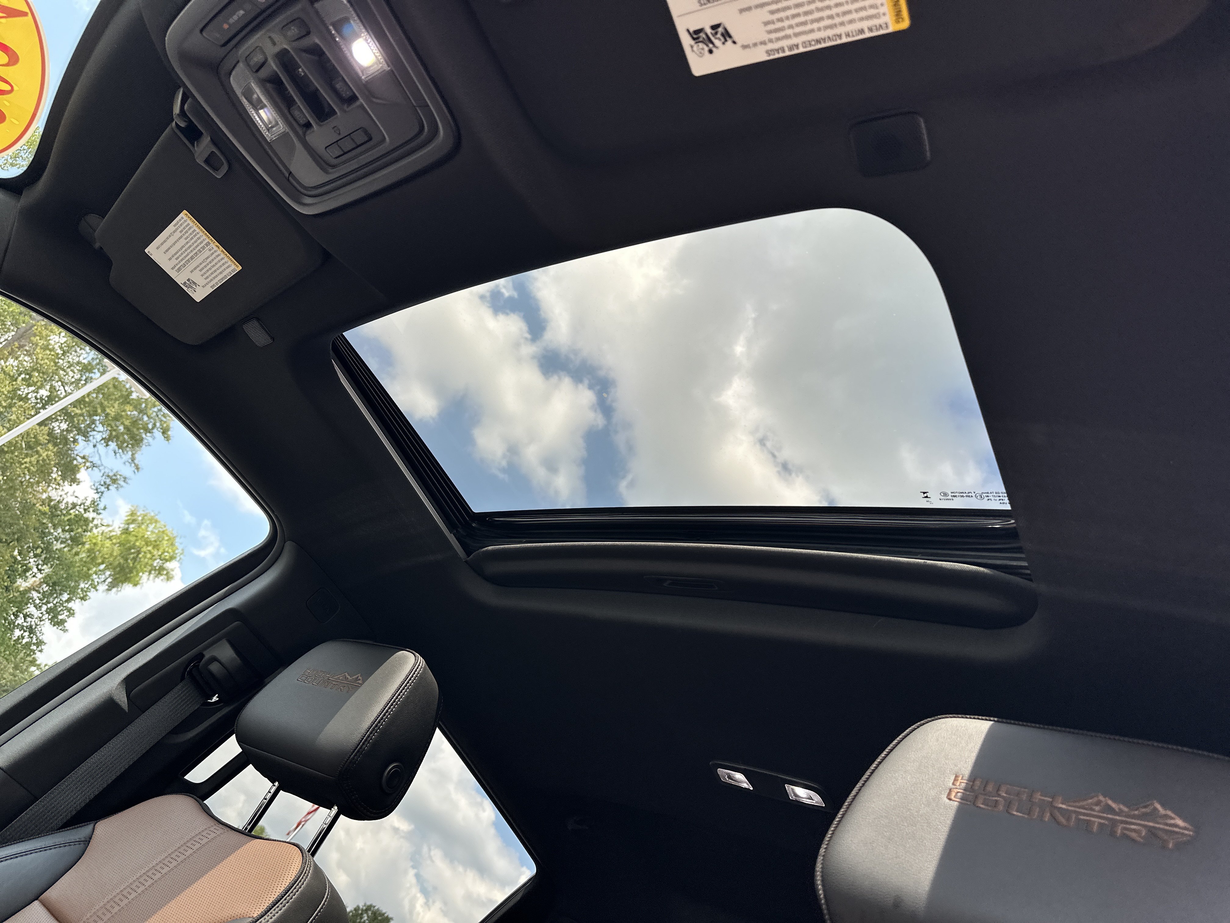 Used 2024 Chevrolet Silverado 3500 High Country w/ High Country Premium Package AWD/4WD image 32
