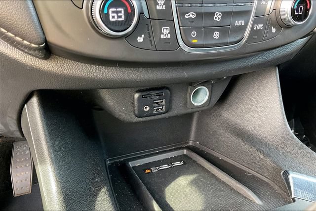 Used 2023 Chevrolet Traverse Premier AWD/4WD image 34