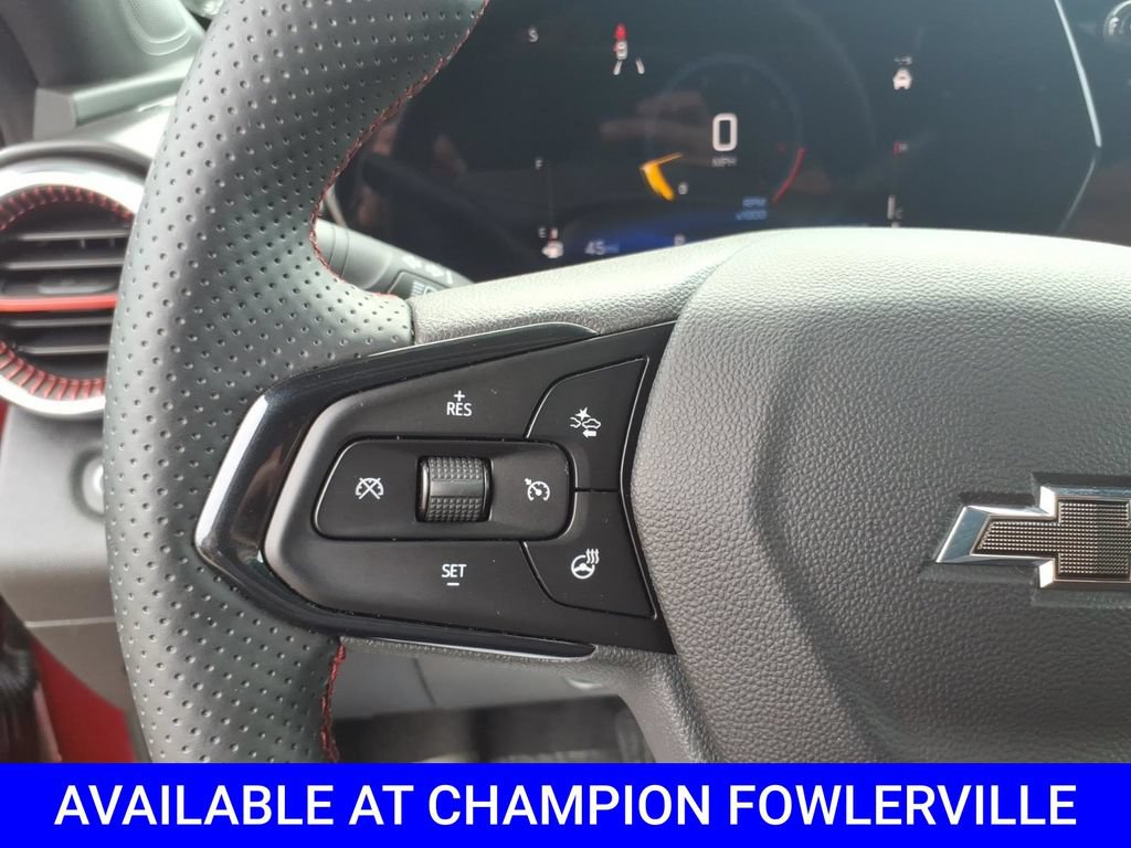 Used 2025 Chevrolet Trax RS w/ Sunroof Package FWD image 17