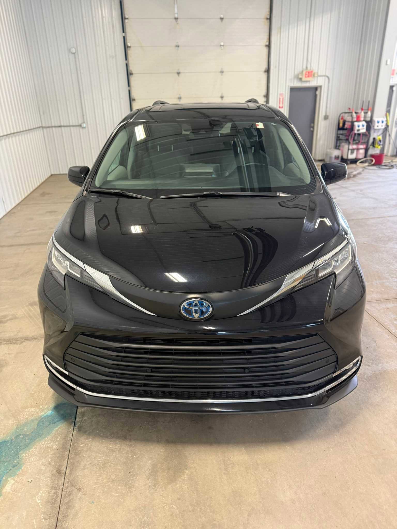 Certified 2023 Toyota Sienna XLE AWD/4WD image 2