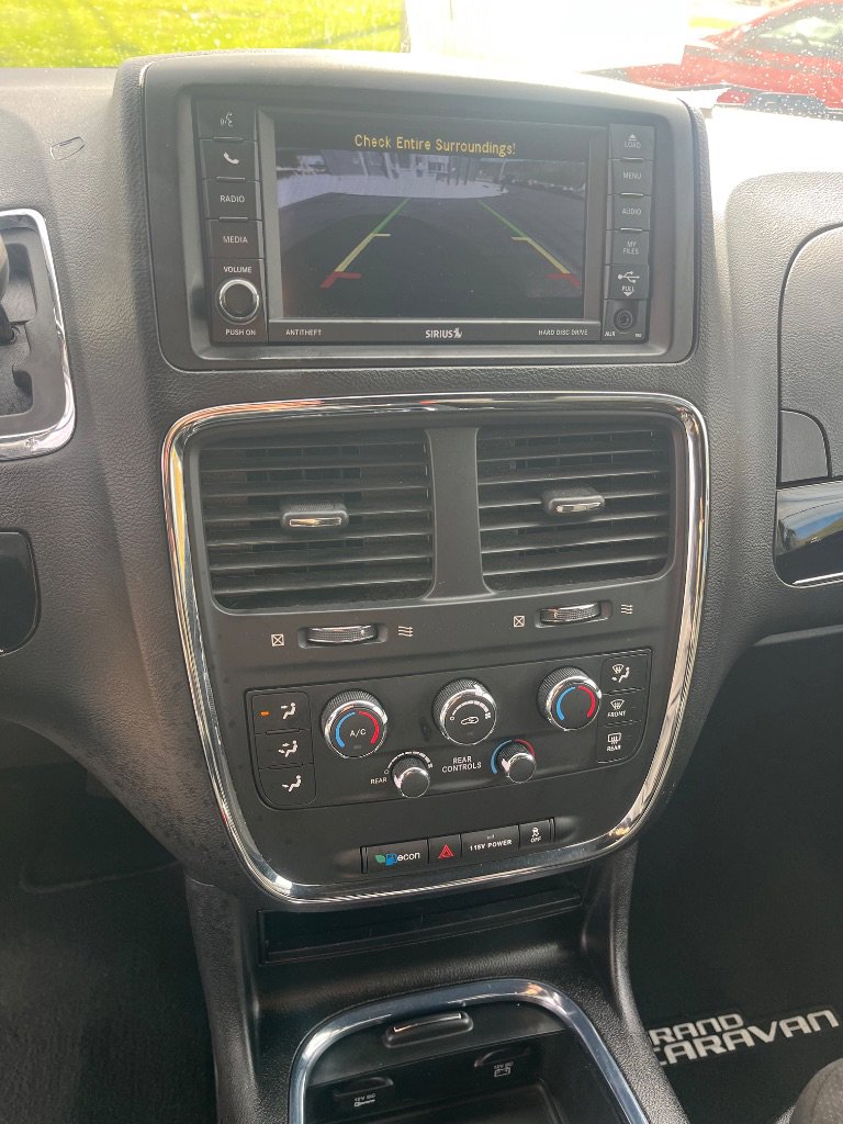 Used 2016 Dodge Grand Caravan SE image 10