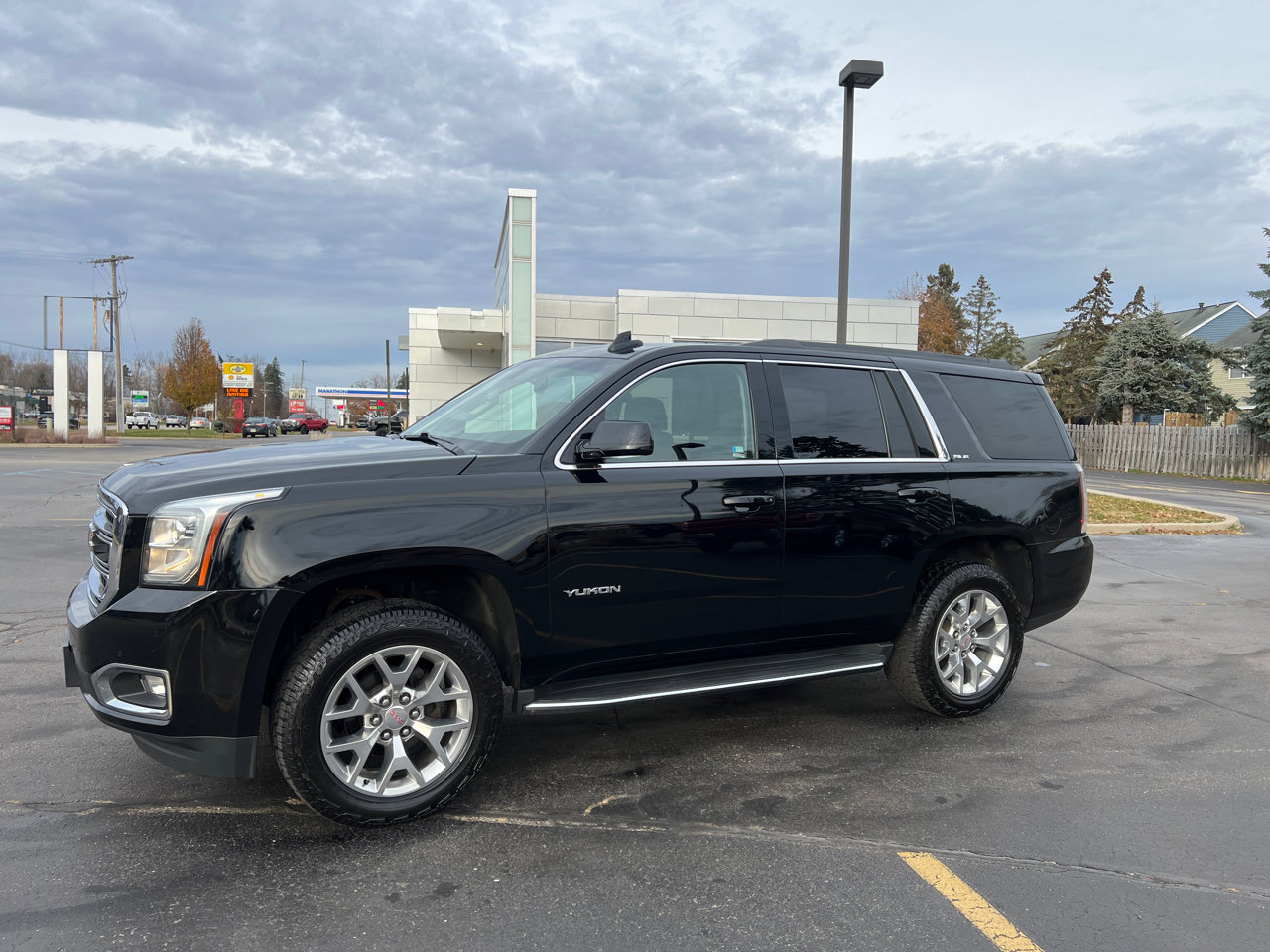 Used 2017 GMC Yukon SLE w/ SLE Value Package image 4