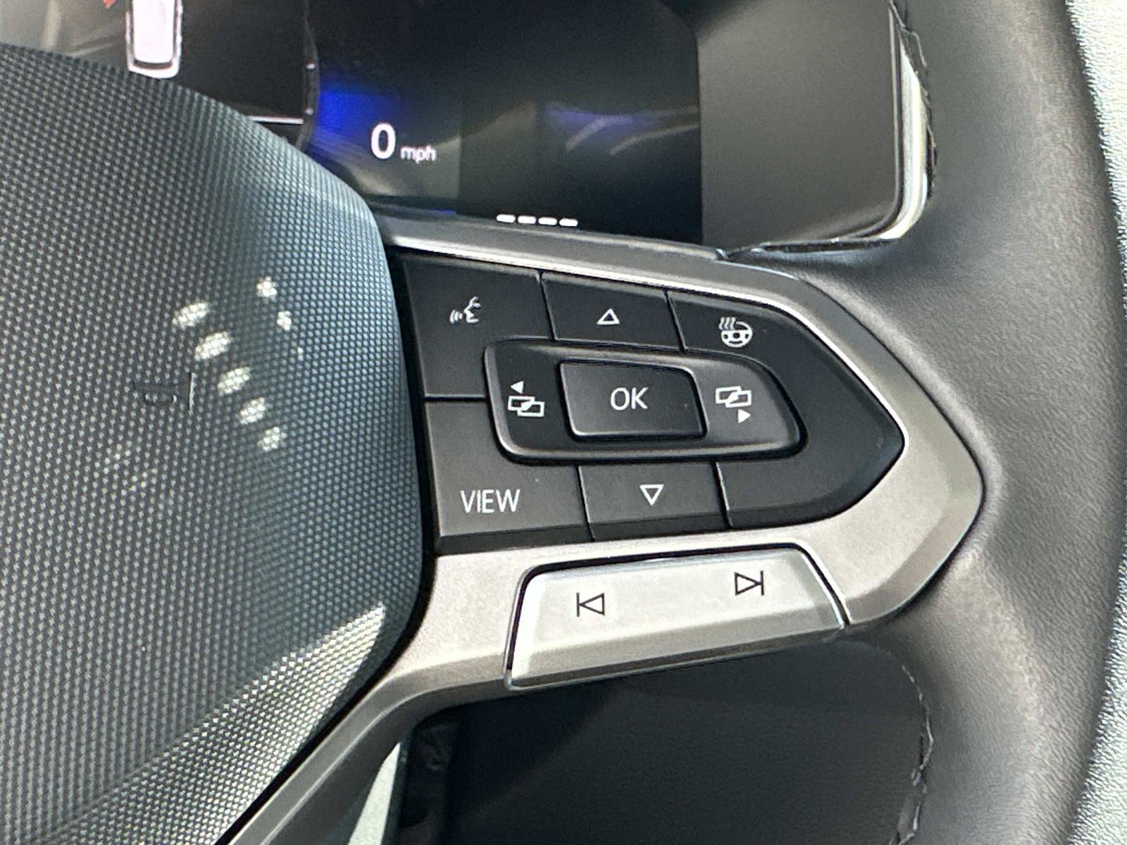 New 2027 Volkswagen Taos SE FWD image 10