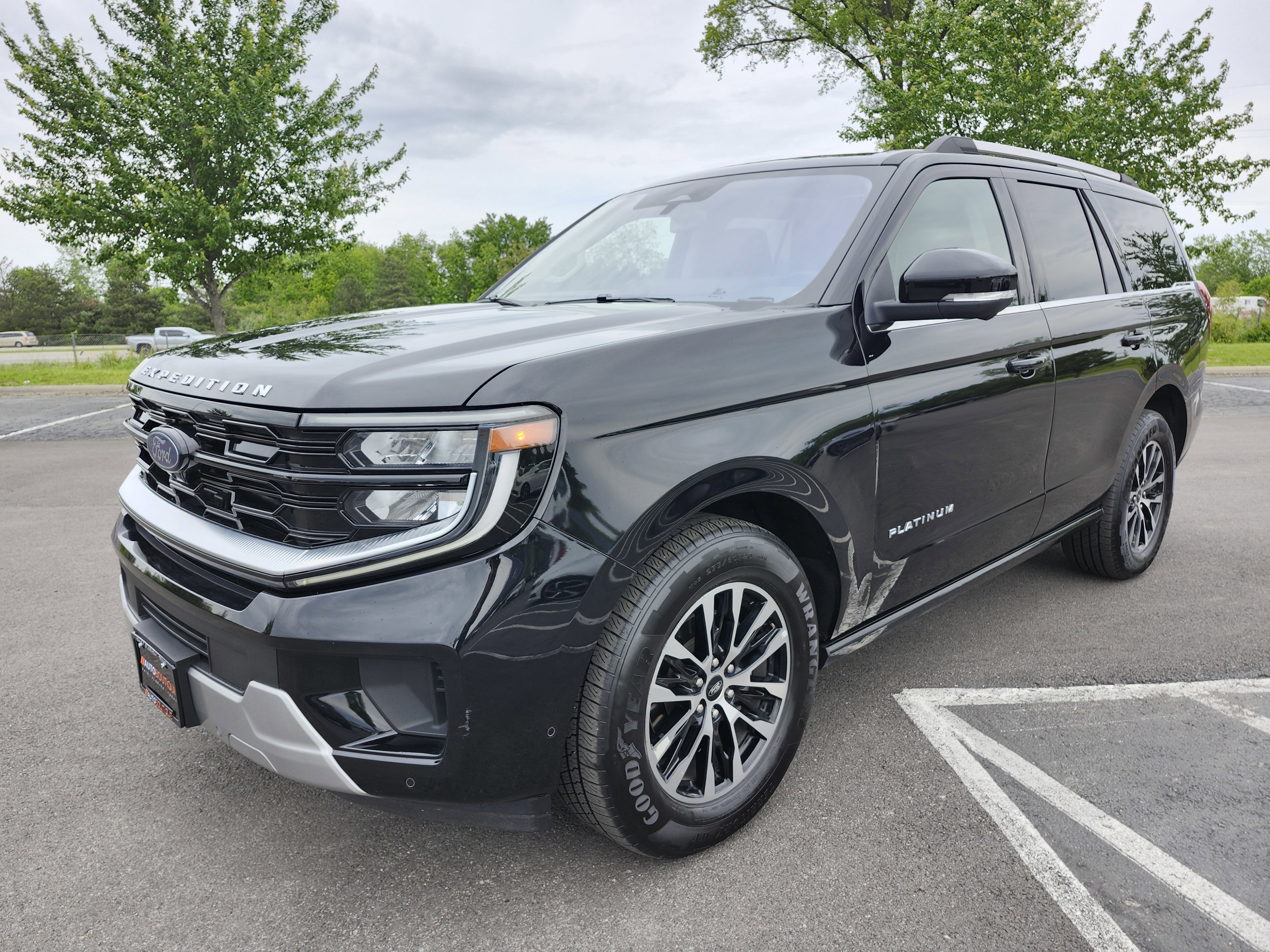 Used 2025 Ford Expedition Platinum AWD/4WD image 14