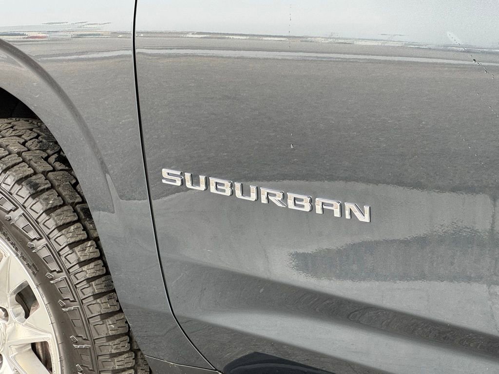 Used 2021 Chevrolet Suburban Premier w/ Premium Package RWD image 5