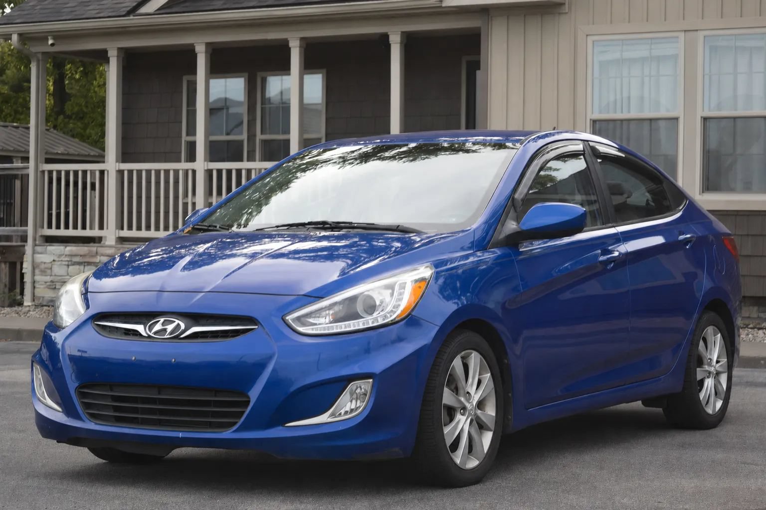 Used 2014 Hyundai Accent GLS w/ Option Group 2 FWD image 2