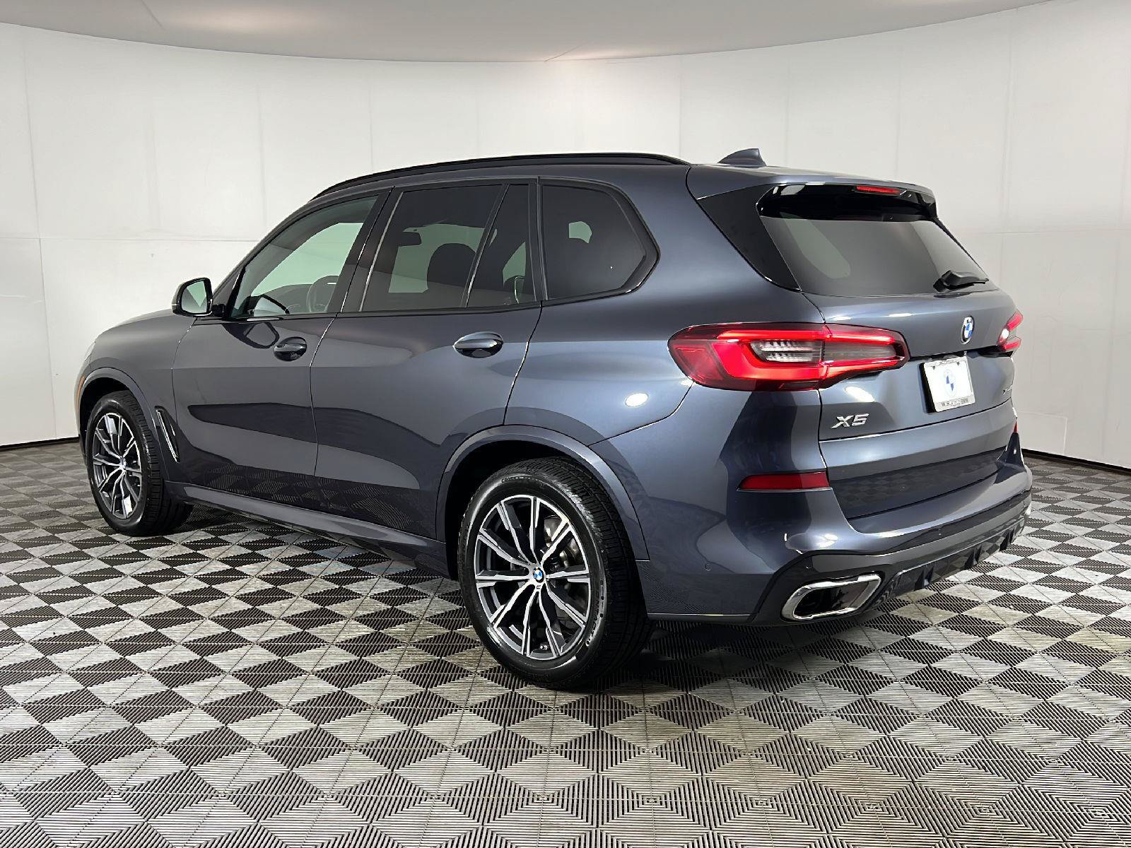 Used 2022 BMW X5 xDrive40i w/ M Sport Package AWD/4WD image 9