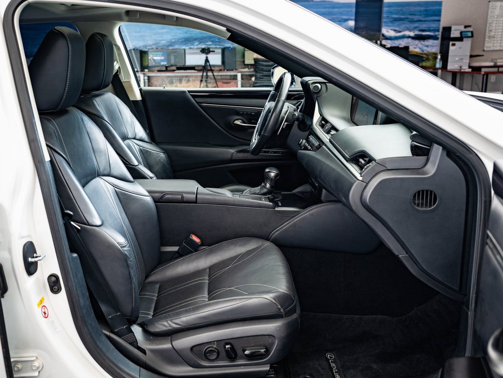 Certified 2019 Lexus ES 350 w/ Accessory Package 2 image 21