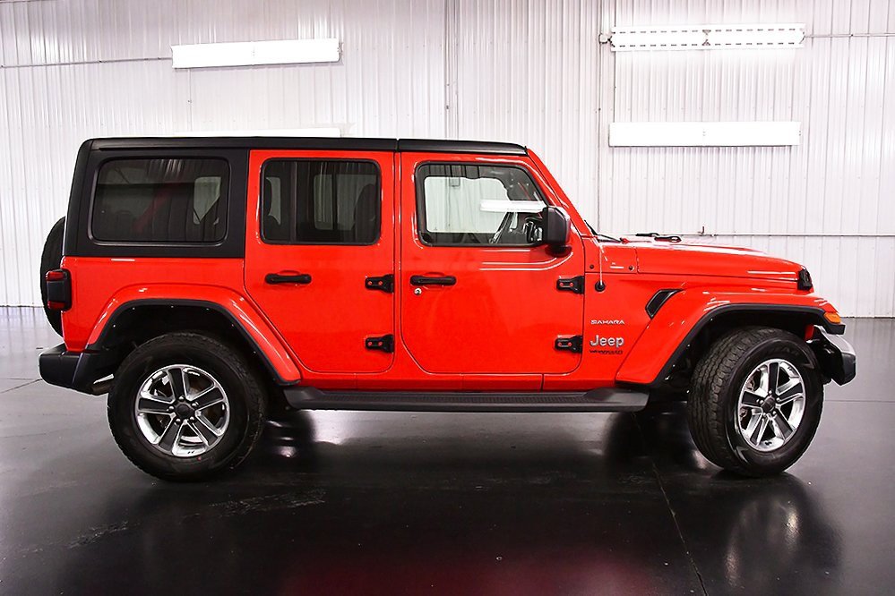Used 2022 Jeep Wrangler Unlimited Sahara w/ Dual Top Group image 8