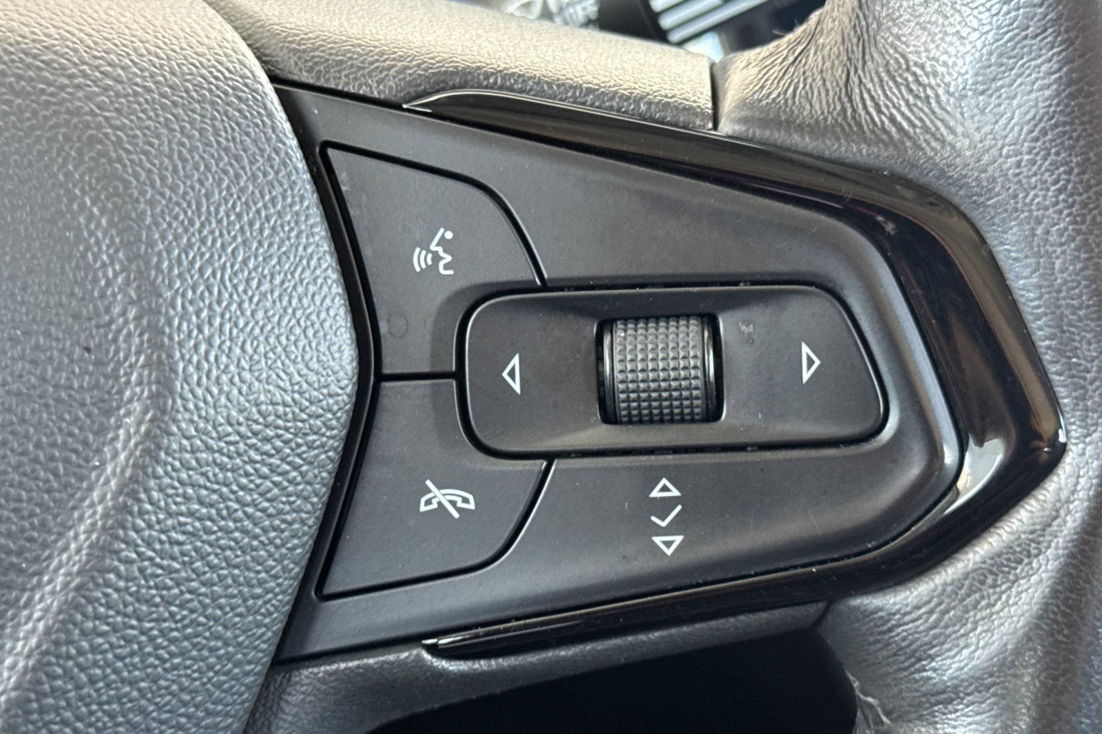 Used 2022 Chevrolet Bolt EUV Premier FWD image 26