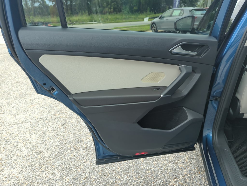 Used 2018 Volkswagen Tiguan SE w/ Panoramic Sunroof Package FWD image 29
