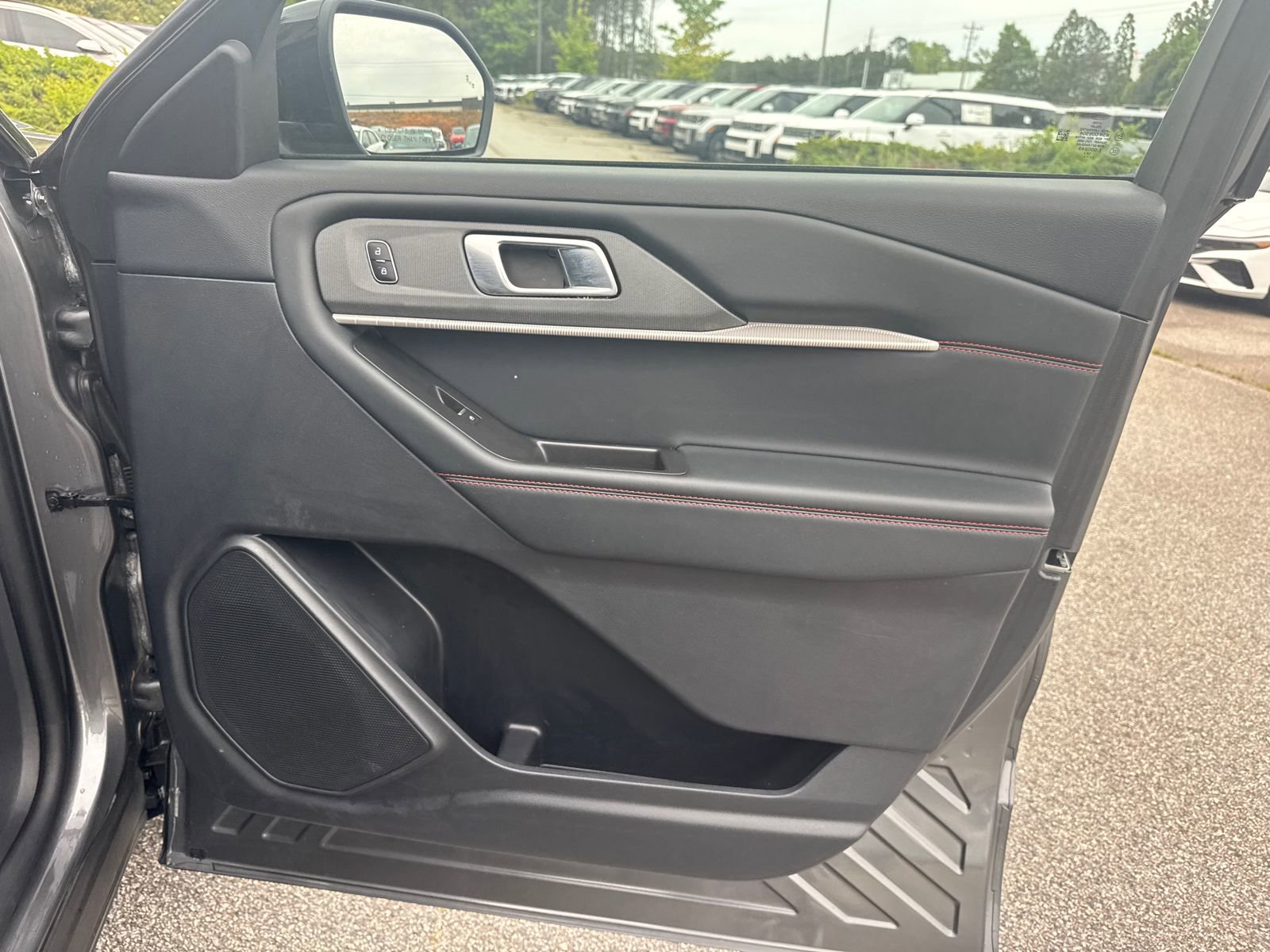 Used 2025 Ford Explorer ST-Line w/ ST-Line Street Pack AWD/4WD image 14