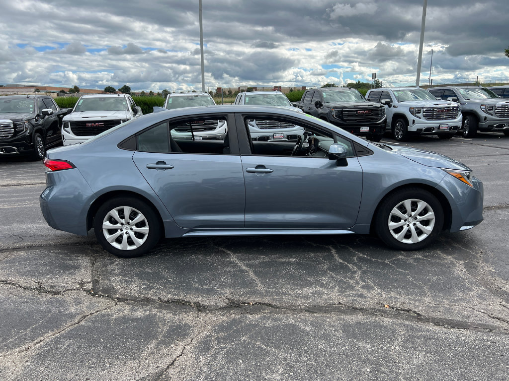 Used 2025 Toyota Corolla LE FWD image 5