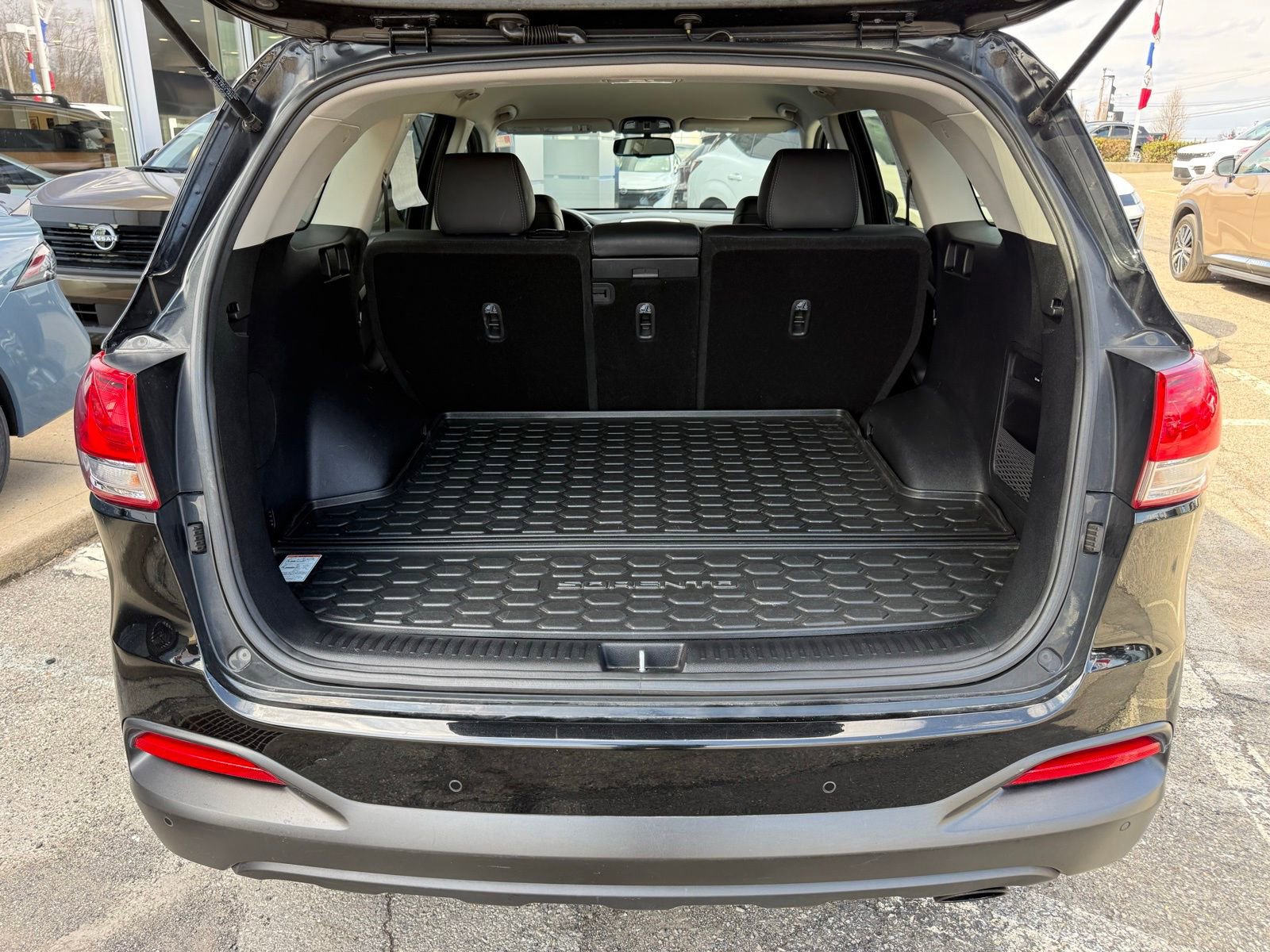 Used 2017 Kia Sorento LX w/ LX Convenience Package image 40