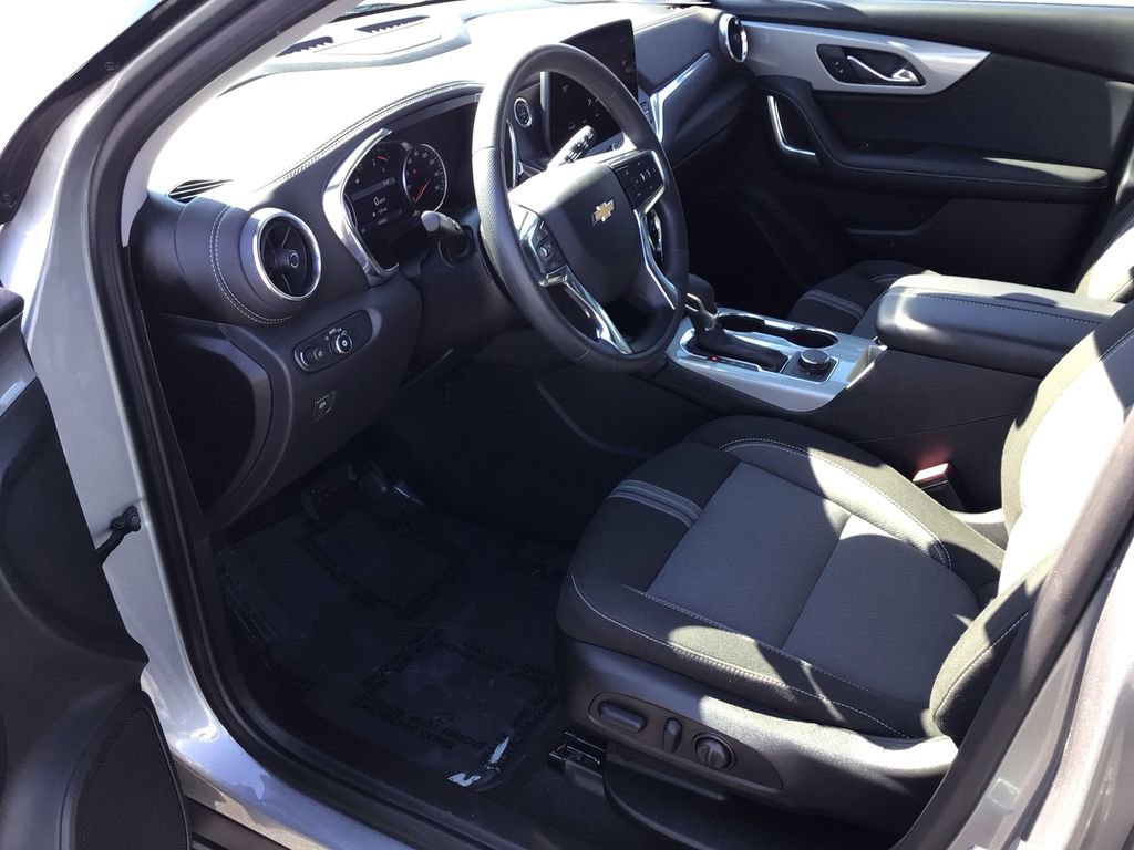 Used 2025 Chevrolet Blazer LT image 9