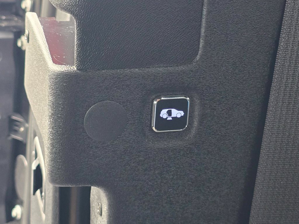 Used 2026 Chevrolet Traverse LT FWD image 19