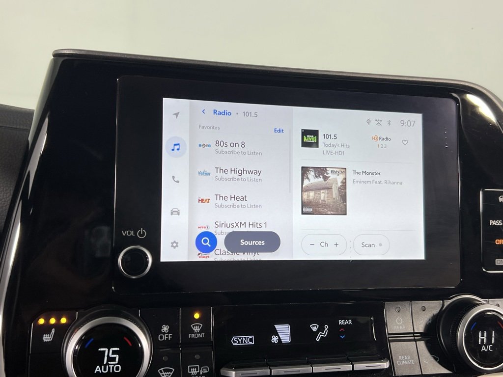 Used 2025 Toyota Highlander XLE image 16