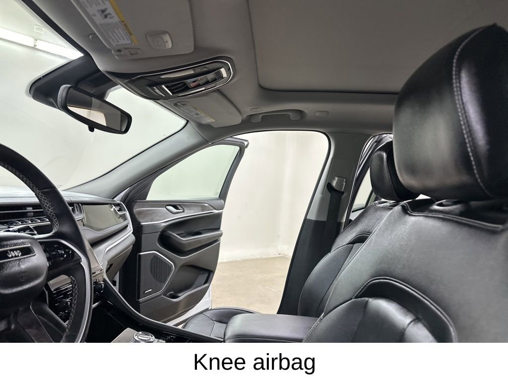 Used 2023 Jeep Grand Cherokee 4WD 4xe image 32