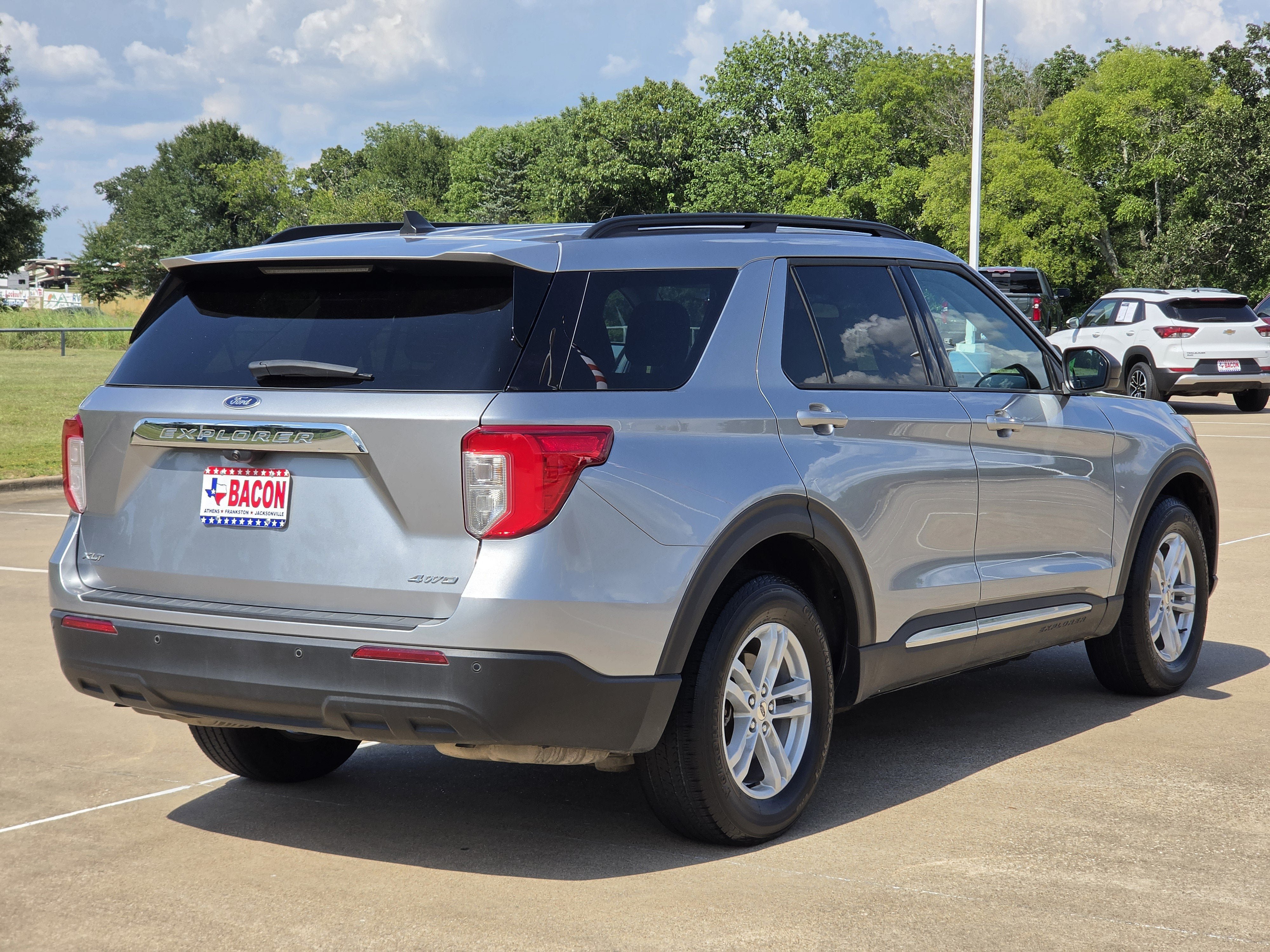 Used 2024 Ford Explorer XLT AWD/4WD image 6