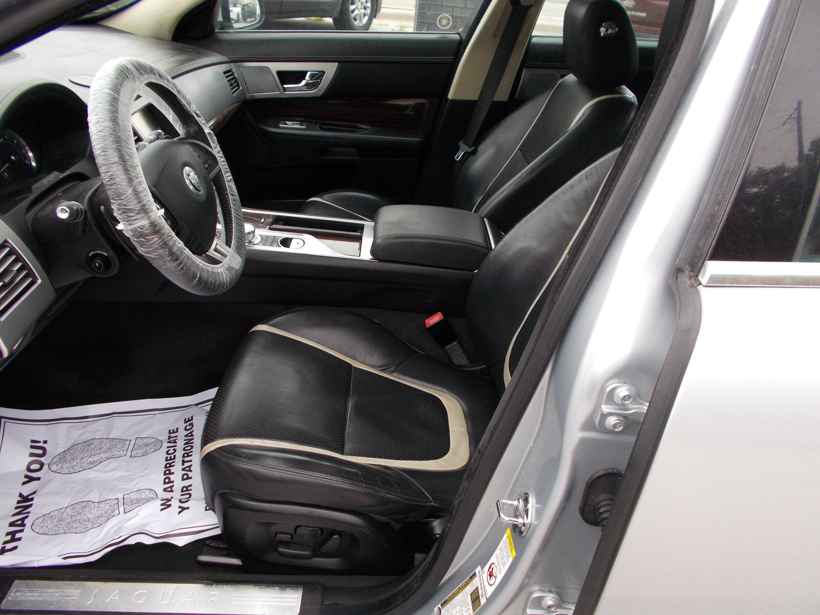 Used 2012 Jaguar XF Portfolio RWD image 10