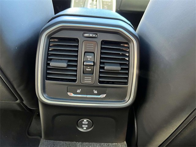 Certified 2022 Porsche Macan image 17