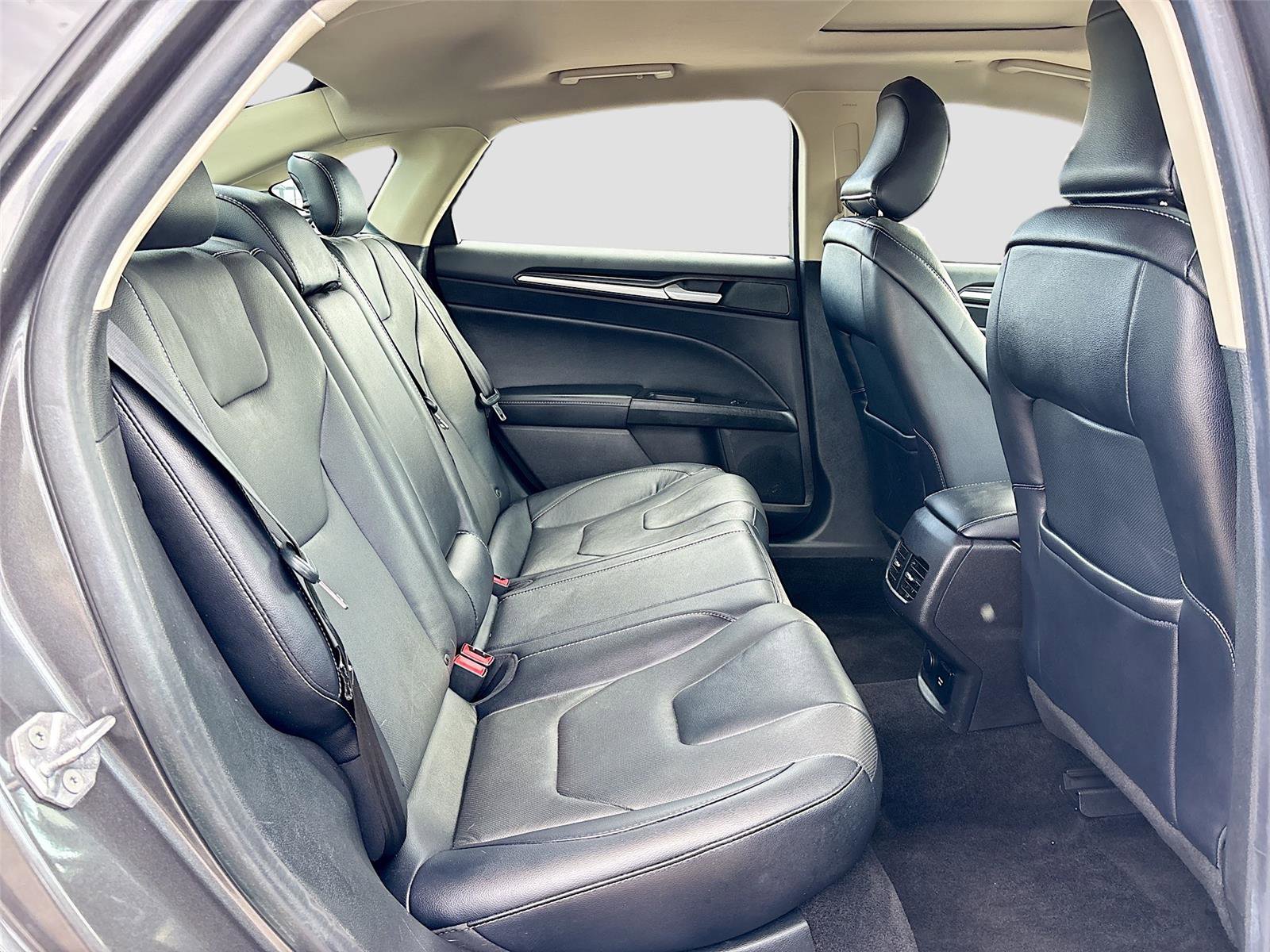 Used 2018 Ford Fusion Energi Titanium FWD image 28