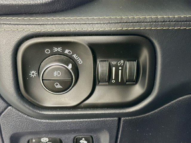 Used 2019 RAM 1500 Limited AWD/4WD image 10